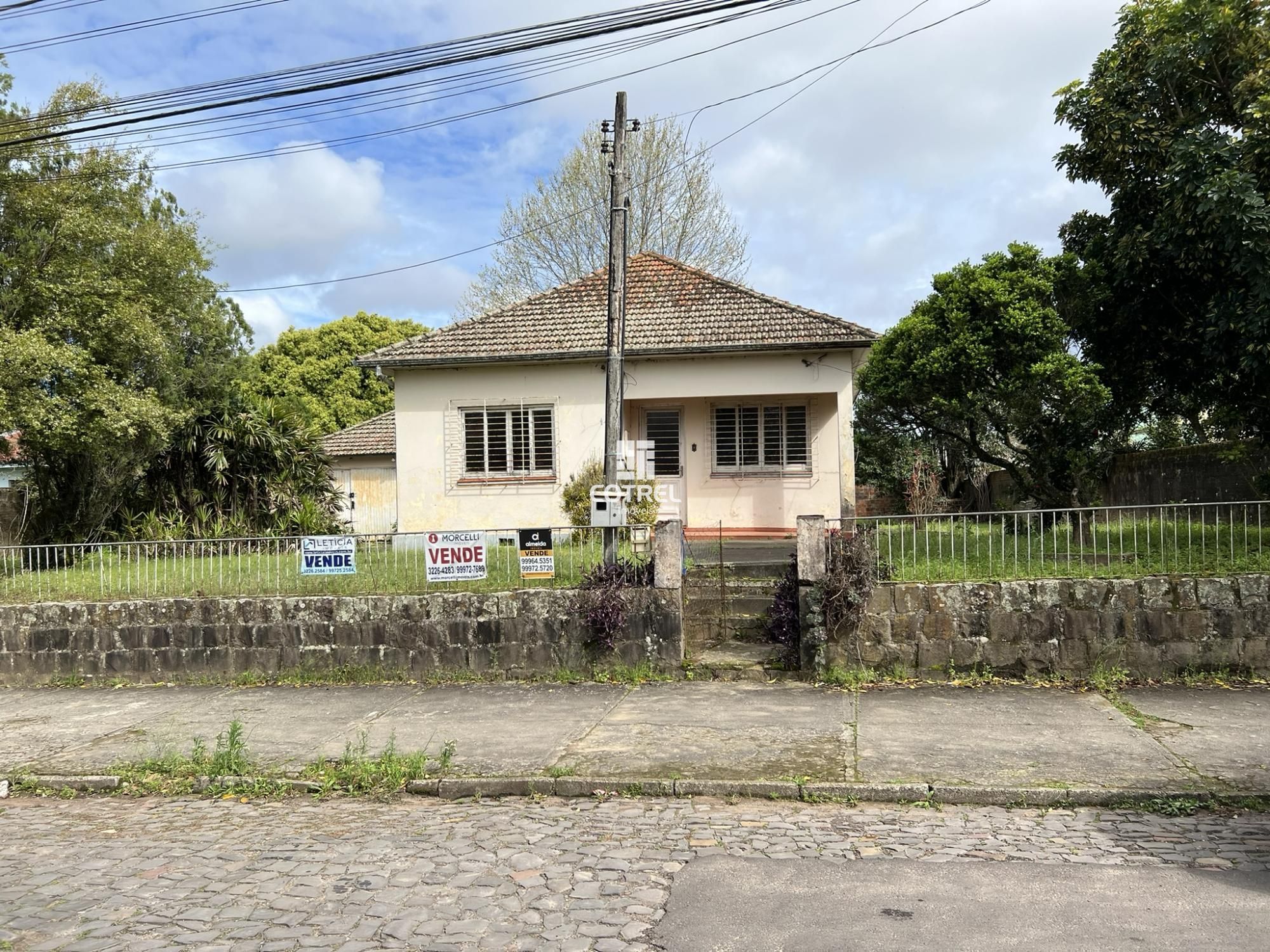 Casa para venda com 3 dormitorios, 1 banheiro social e 1 vaga de garagem