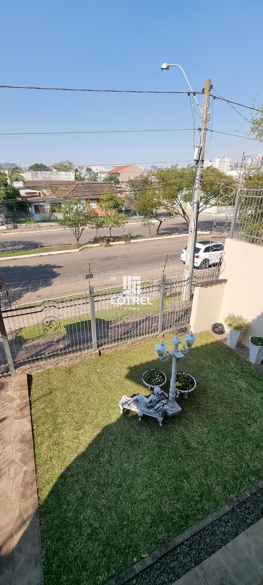 Linda casa com 4 dormitórios, sendo 3 suítes e 2 vagas de garagem na Avenida Lib