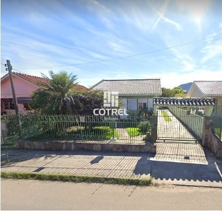 Casa 3 dormitórios sendo 1 suíte e 4 vagas de garagem no Bairro Passo D' Areia l