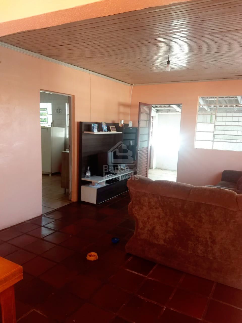 Casa à venda com 5 quartos, 240m² - Foto 2