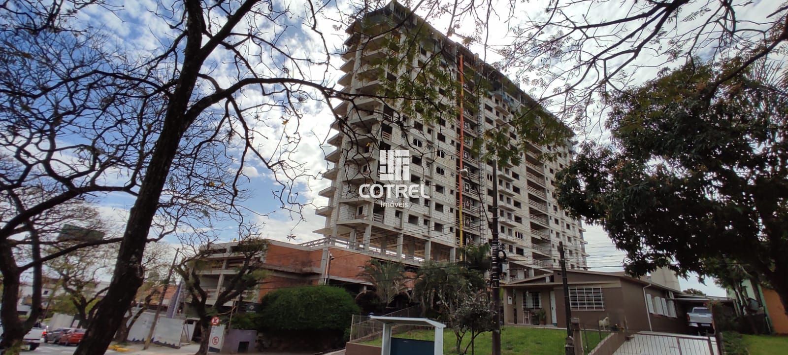Apartamento no Residencial Louvre com 3 dormitórios sendo 3 suítes, churrasqueir