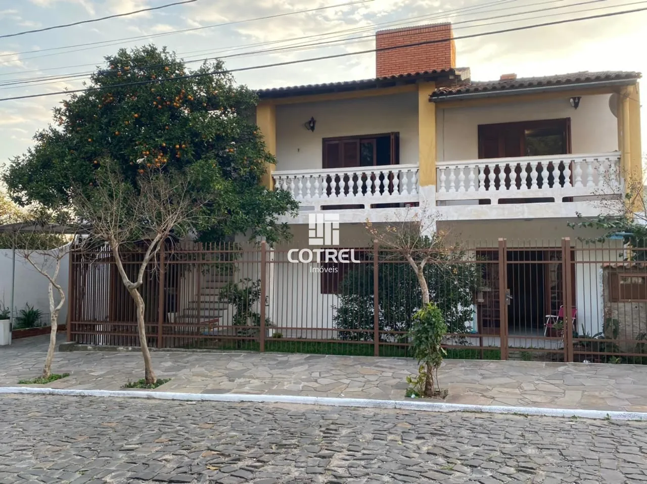 Casa com 2 dormitórios , 1 banheiro e 1 vaga de garagem
