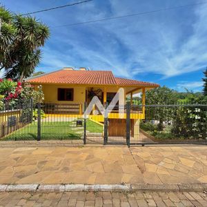 Casa com 183m² e 3 dormitórios no bairro Universitário em Lajeado para Comprar