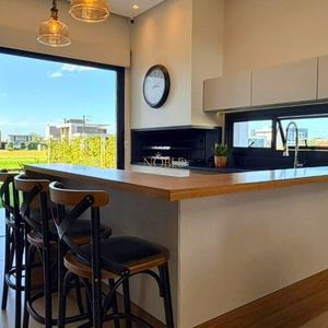 Casa de Condomínio com 196m², 3 dormitórios, 3 suítes, 2 vagas no Reserva das Águas em Torres para Comprar