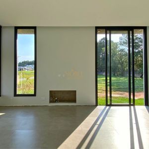 Casa com 201m², 3 dormitórios, 3 suítes, 2 vagas no Reserva das Águas em Torres para Comprar