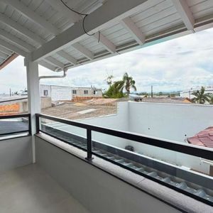 Casa com 284m², 4 dormitórios, 1 suíte, 2 vagas no bairro Igra Sul em Torres para Comprar
