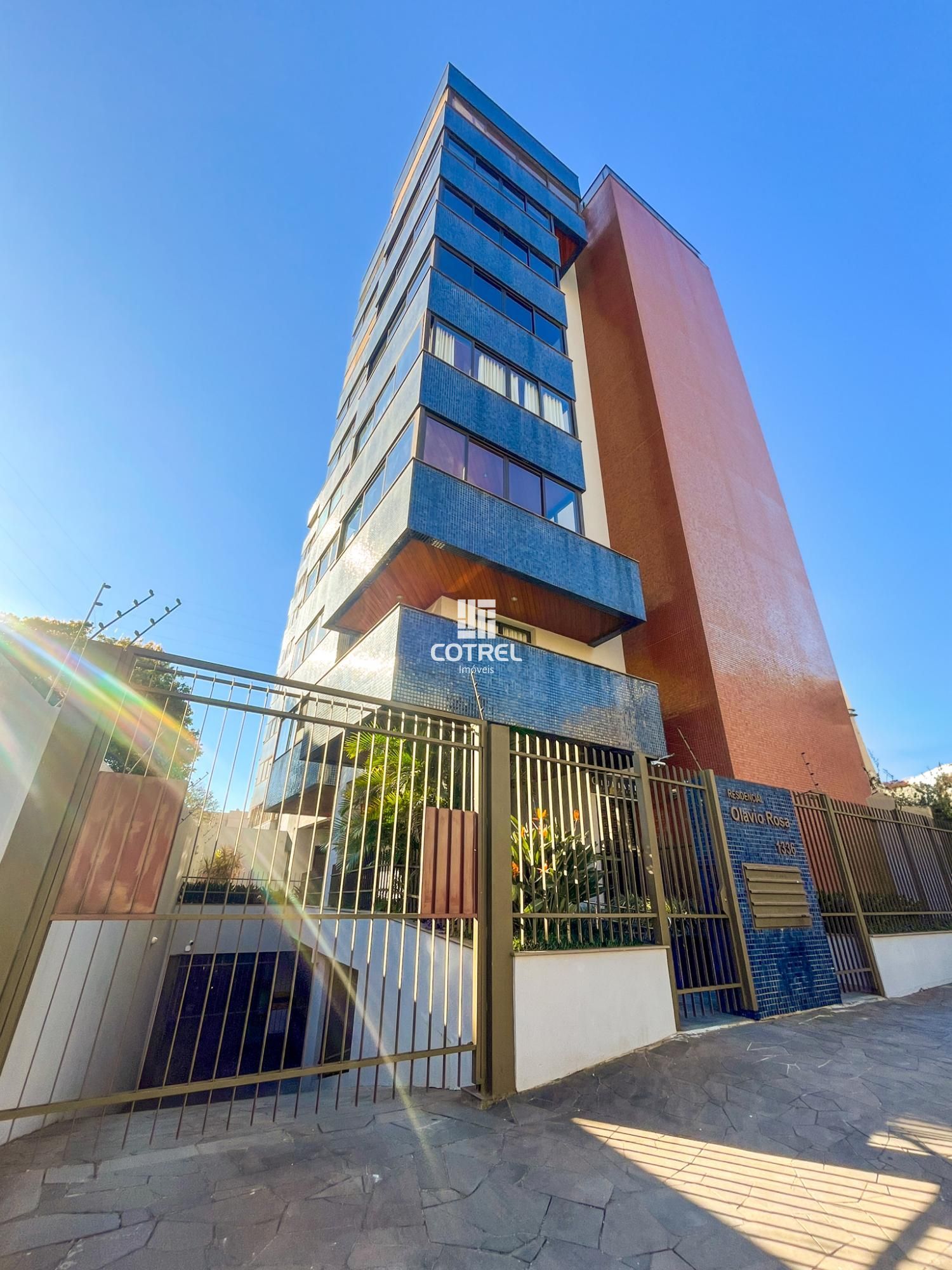 Apartamento com 3 dormitórios, suíte e 2 vagas de garagem no Bairro Fátima