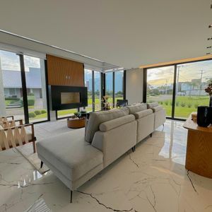 Casa de Condomínio com 591m², 5 dormitórios, 5 suítes, 2 vagas no Ocean Side em Torres para Comprar