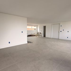 Apartamento com 186m², 3 dormitórios, 3 suítes, 2 vagas no Edifício L'ART em Torres para Comprar