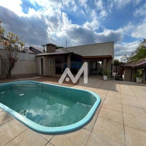 Casa com 247m² e 4 dormitórios no bairro Universitário em Lajeado para Comprar