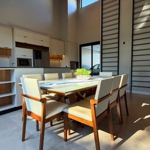 Casa com 180m², 3 dormitórios, 1 suíte, 2 vagas no bairro Praia da Cal em Torres para Comprar