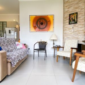 Casa com 100m², 2 dormitórios, 1 suíte, 2 vagas no bairro Bella Torres em Passo de Torres para Comprar