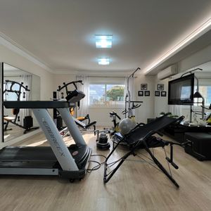 Casa com 600m², 4 dormitórios, 1 suíte, 4 vagas no bairro Igra Norte em Torres para Comprar