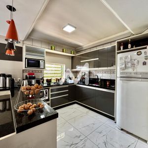 Casa com 188m² e 4 dormitórios no bairro Universitário em Lajeado para Comprar