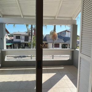 Sobrado com 290m², 4 dormitórios, 1 suíte, 2 vagas no bairro Igra Norte em Torres para Comprar