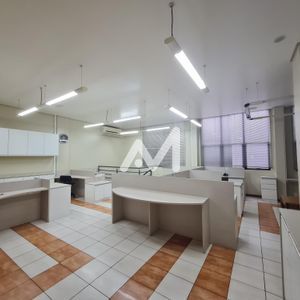 Sala Comercial com 300m² no bairro Centro em Lajeado para Alugar