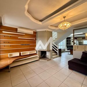 Casa com 195m² e 4 dormitórios no bairro Universitário em Lajeado para Comprar