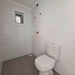 Apartamento com 74m², 2 dormitórios, 1 suíte, 1 vaga no Residencial Acrópole em Torres para Comprar