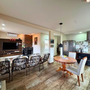 Casa com 180m², 3 dormitórios, 2 suítes, 2 vagas no bairro Caravelle em Passo de Torres para Comprar