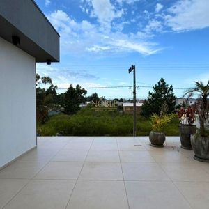 Casa com 180m², 3 dormitórios, 1 suíte, 4 vagas no bairro Novo Passo em Passo de Torres para Comprar