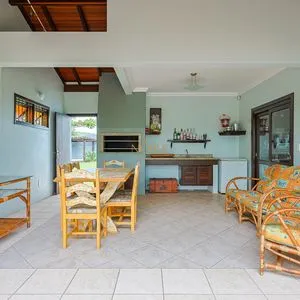 Casa, 4 dormitórios, 1 suíte, 2 vagas no bairro Itapeva Norte em Torres para Comprar