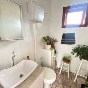 Casa com 300m², 5 dormitórios, 3 vagas no bairro Getúlio Vargas em Torres para Comprar