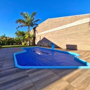 Casa, 5 dormitórios, 1 suíte, 3 vagas no bairro Praia Paraíso em Torres para Comprar