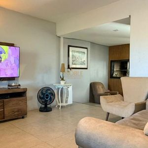 Casa com 228m², 3 dormitórios, 1 suíte, 2 vagas no bairro Stan em Torres para Comprar