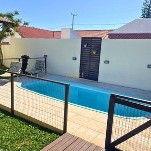 Casa com 240m², 4 dormitórios, 2 suítes, 2 vagas no bairro Praia Paraíso em Torres para Comprar