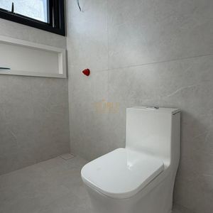 Casa com 335m², 4 dormitórios, 4 suítes, 2 vagas no Reserva das Águas em Torres para Comprar