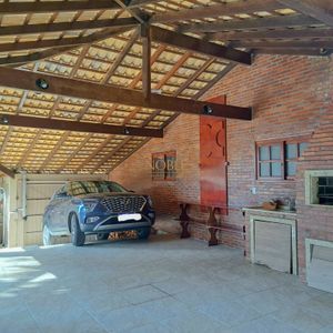 Sobrado com 330m², 3 dormitórios, 1 suíte, 5 vagas no bairro Centenário em Torres para Comprar