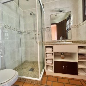 Apartamento com 200m², 4 dormitórios, 4 suítes, 1 vaga no Piazza del Mare em Torres para Comprar