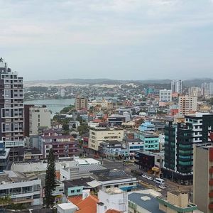 Apartamento com 102m², 3 dormitórios, 1 suíte, 2 vagas no Maui Residencial em Torres para Comprar