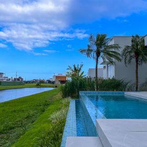 Casa de Condomínio com 432m², 4 dormitórios, 3 suítes, 2 vagas no Reserva das Águas em Torres para Comprar