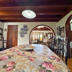 Casa com 220m², 4 dormitórios, 4 suítes, 2 vagas no bairro Igra Norte em Torres para Comprar