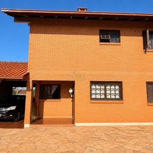 Casa, 6 dormitórios, 1 suíte, 4 vagas no bairro Stan em Torres para Comprar