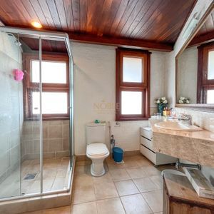 Casa, 4 dormitórios, 2 suítes, 3 vagas no bairro Praia Grande em Torres para Comprar