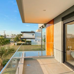 Casa de Condomínio com 375m², 4 dormitórios, 4 suítes, 2 vagas no Condomínio Ilhas Park em Torres para Comprar