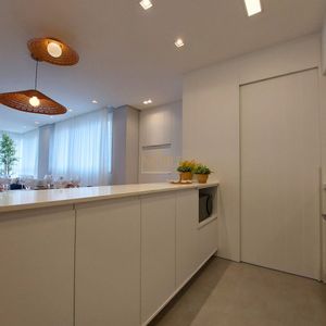 Apartamento com 90m², 2 dormitórios, 2 suítes, 2 vagas no Maui Residencial em Torres para Comprar