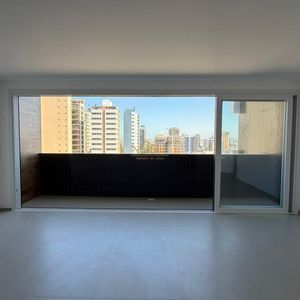 Apartamento com 98m², 2 dormitórios, 2 suítes, 2 vagas no Punta Del Sole em Torres para Comprar