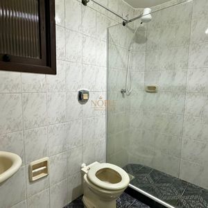 Apartamento com 94m², 3 dormitórios, 1 suíte, 2 vagas no Edifício Saron em Torres para Comprar