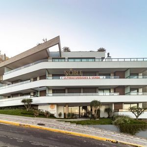 Apartamento com 83m², 2 dormitórios, 1 suíte, 2 vagas no Residencial Exclusive em Torres para Comprar