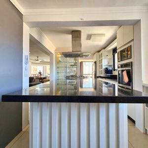 Apartamento com 200m², 3 dormitórios, 3 suítes, 2 vagas no San Marino em Torres para Comprar