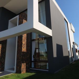 Casa de Condomínio com 301m², 4 dormitórios, 4 suítes, 2 vagas no Reserva das Águas em Torres para Comprar