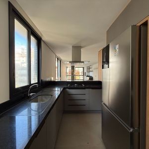 Apartamento com 98m², 2 dormitórios, 2 suítes, 2 vagas no Praça Quatro em Torres para Comprar