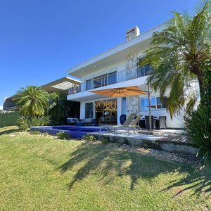 Casa de Condomínio com 444m², 4 dormitórios, 4 suítes, 4 vagas no Reserva das Águas em Torres para Comprar