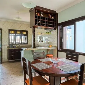 Casa, 4 dormitórios, 1 suíte, 2 vagas no bairro Itapeva Norte em Torres para Comprar