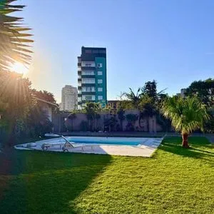Casa com 243m², 4 dormitórios, 1 suíte, 2 vagas no bairro Stan em Torres para Comprar