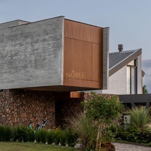 Casa de Condomínio com 244m², 4 dormitórios, 4 suítes, 2 vagas no Condomínio Ilhas Park em Torres para Comprar