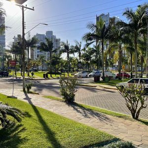 Apartamento com 131m², 3 dormitórios, 1 suíte, 2 vagas no Morada da Praça em Torres para Comprar